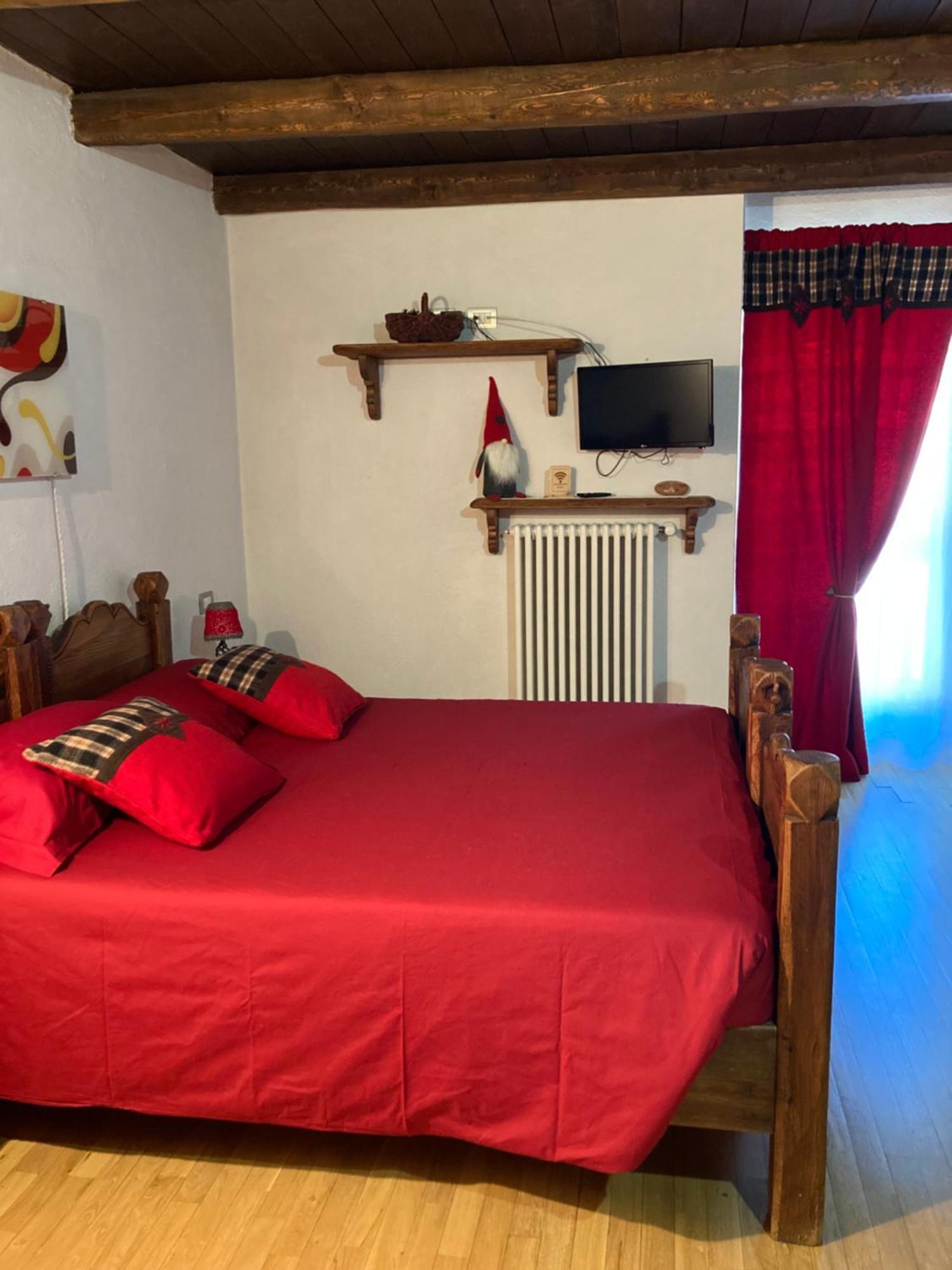 La Peiro Douco Pensionat Roure Turin Exteriör bild